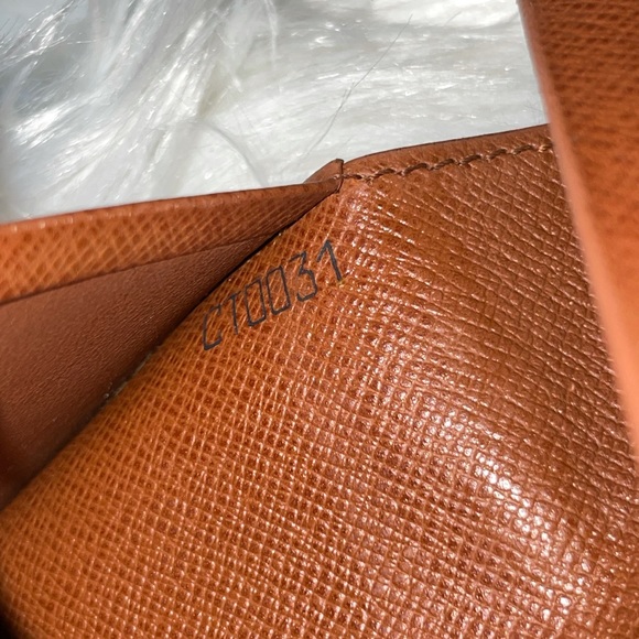 LOUIS VUITTON BIFOLD MONOGRAM WALLET - Picture 16 of 16
